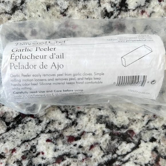 The Pampered Chef Kitchen New Pampered Chef Garlic Peeler 2577